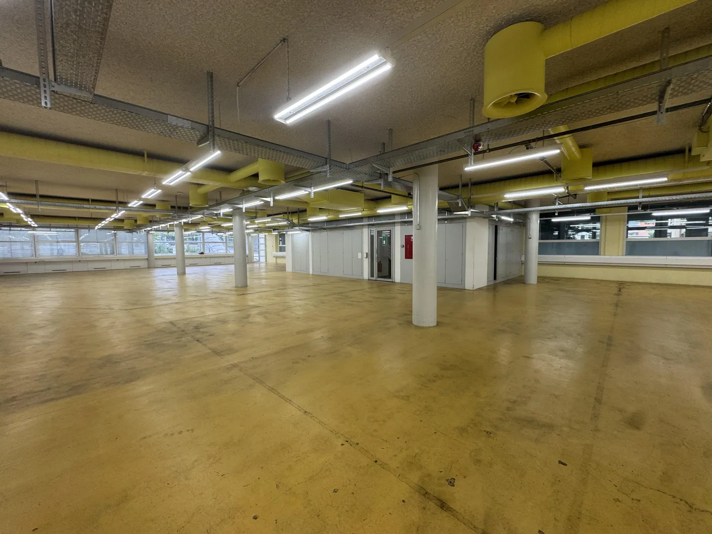 Spazio commerciale/magazzino attraente in affitto a Soletta - Foto 3 di 13
