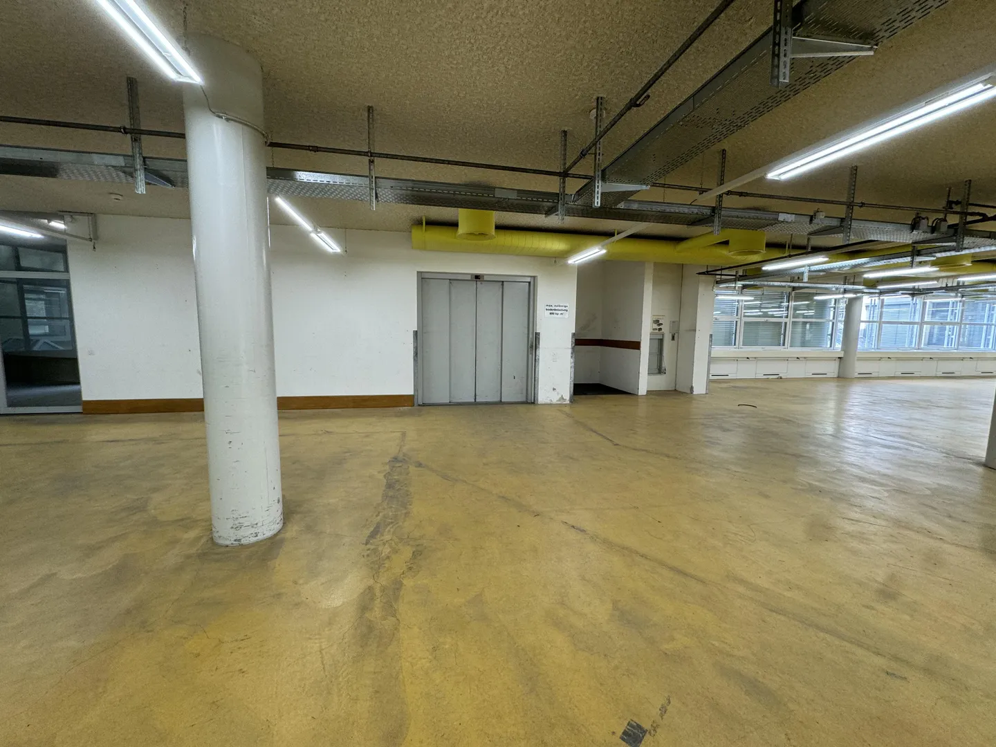 Spazio commerciale/magazzino attraente in affitto a Soletta - Foto 7 di 13