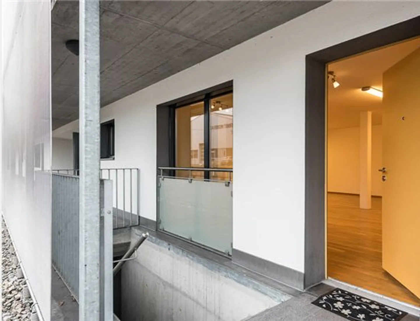Vous cherchez un nouveau bureau près de la gare de Wetzikon ? Nous l'avons....... - Photo 2 sur 6