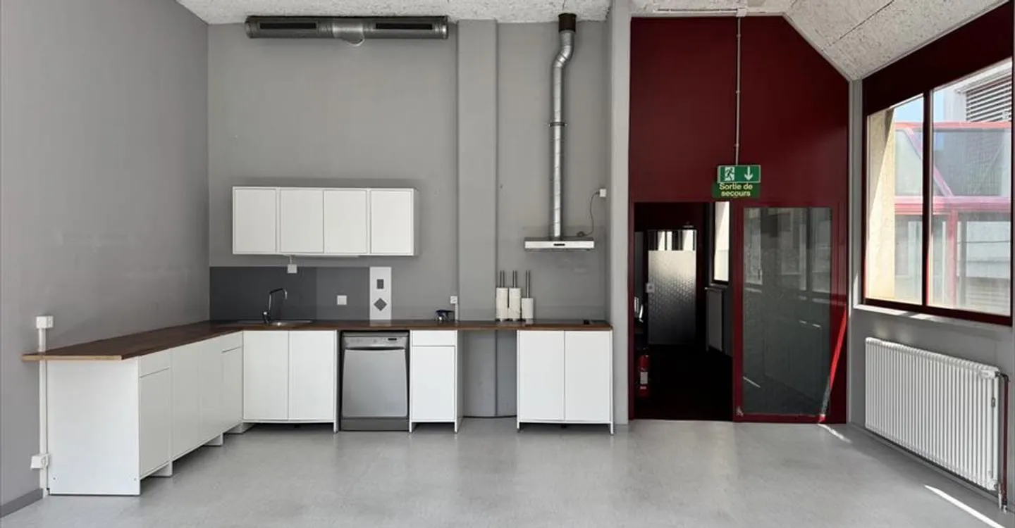 Bureau Industriel Spacieux - Photo 4 sur 10