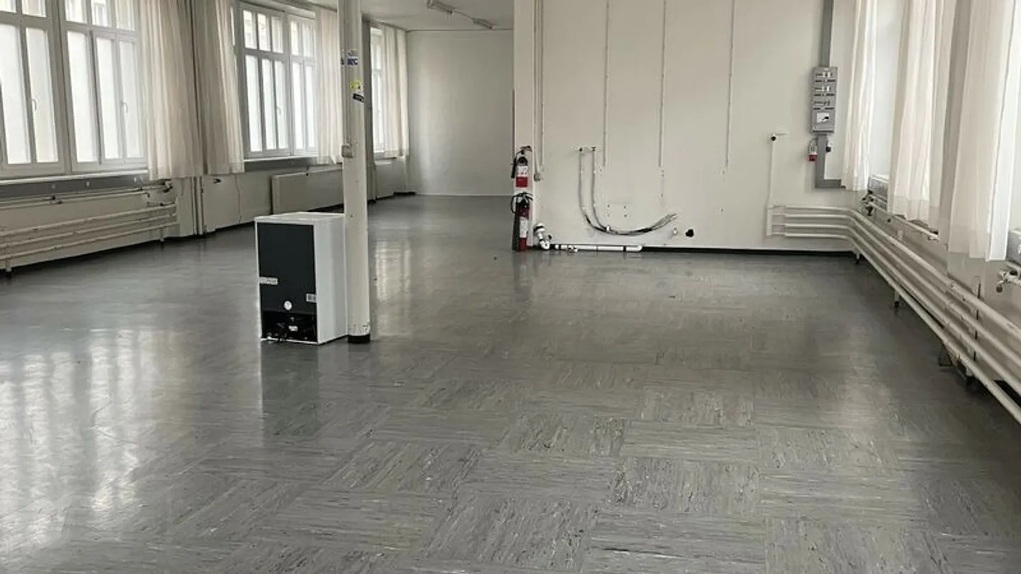 Espace Commercial Spacieux - Photo 2 sur 7