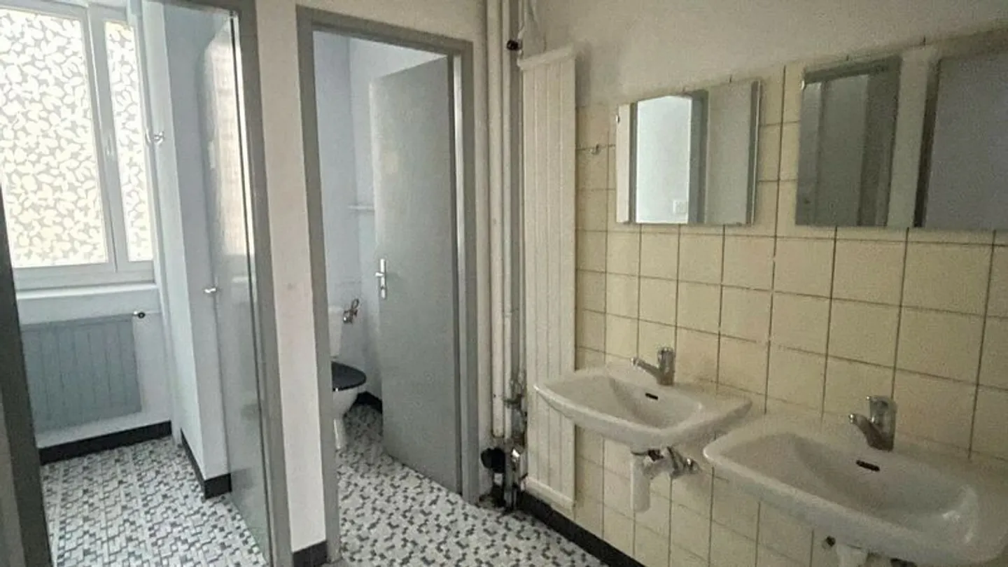 Espace Commercial Spacieux - Photo 6 sur 7