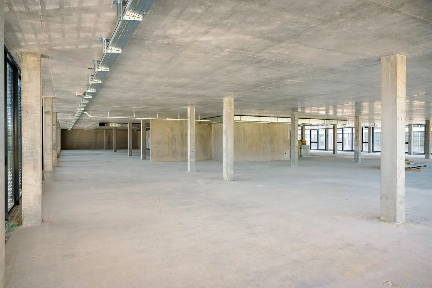 FAVOLA FLESSIBILE - Atelier di 200 m2 con ascensore per merci - accesso camion - Foto 1 di 6