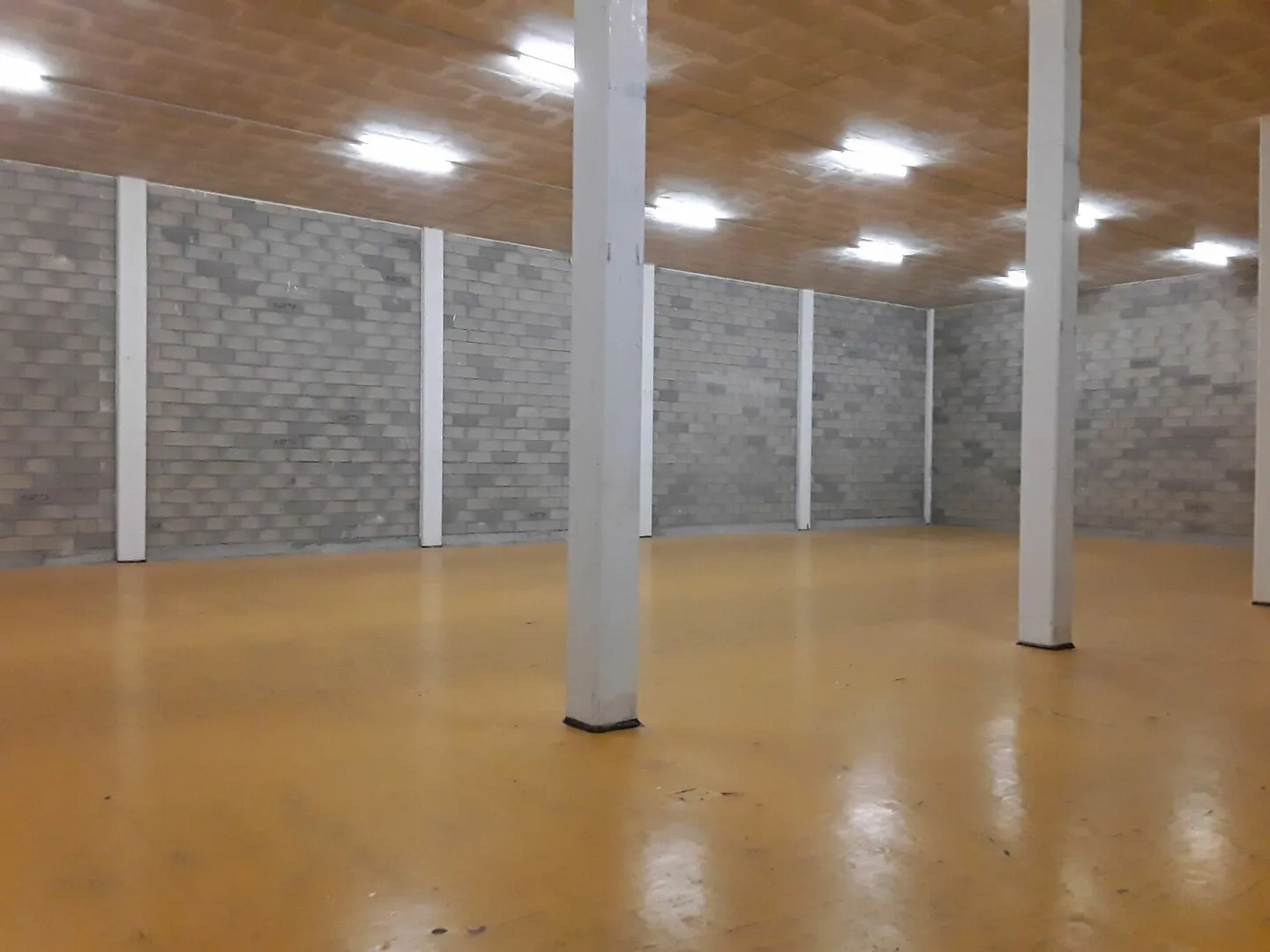 Large Warehouse 315m2 - Height 5m - Flexible Rent - Good Accessibility for Trucks - Photo 3 of 3