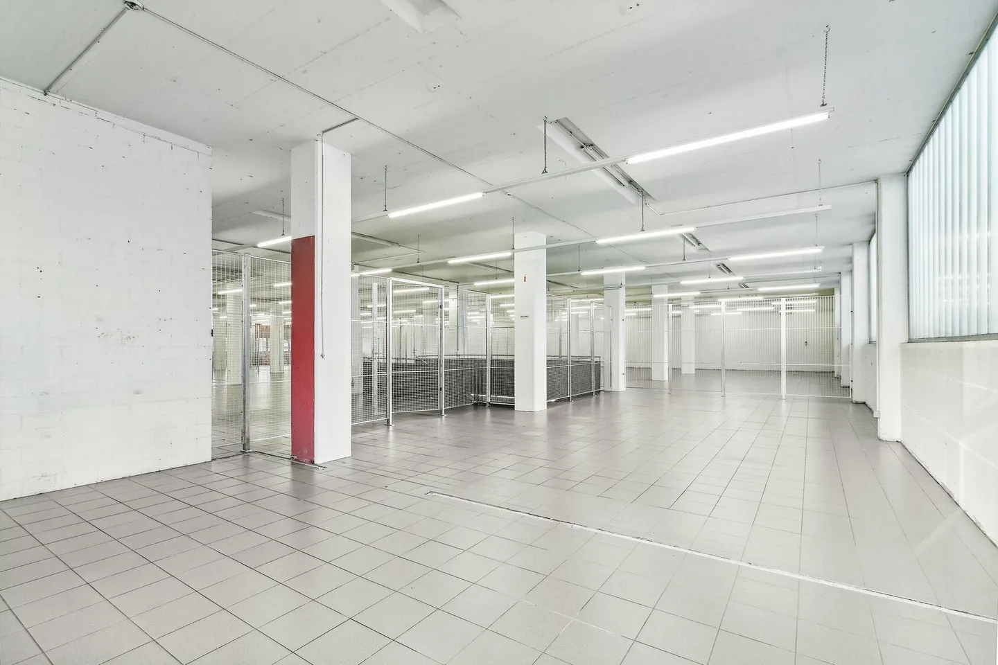 123m2 storage space in an ideal location near the A14 - Photo 13 of 13