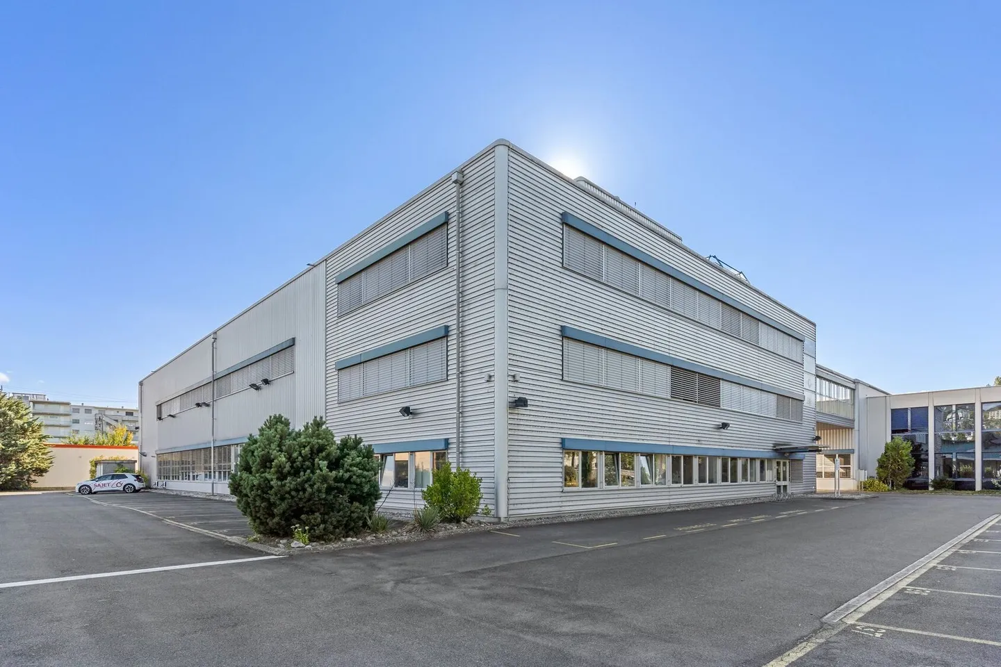 Warehouse 259m2 - Industrial Zone Yverdon - Near Highway - Photo 2 of 7