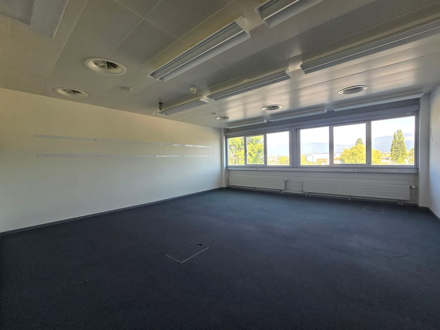 Office 276m2 - Near Highway/Train Station - Yverdon-les-Bains - Photo 4 of 8