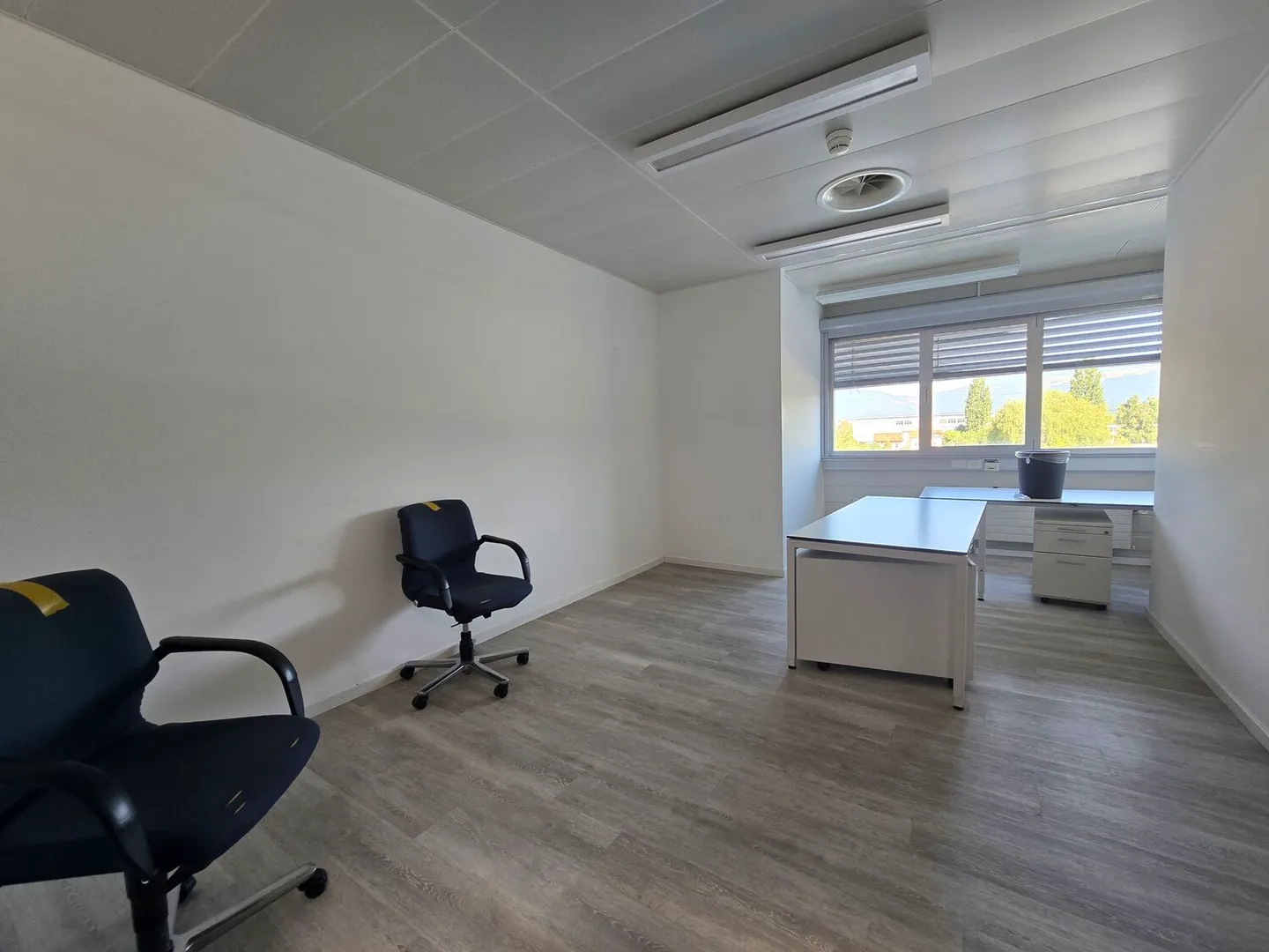 Office 276m2 - Near Highway/Train Station - Yverdon-les-Bains - Photo 2 of 8