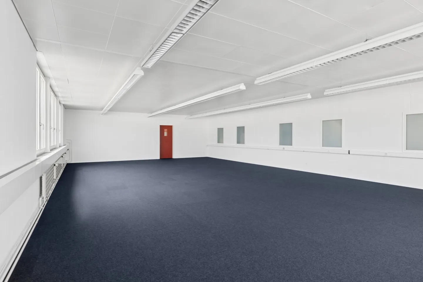 Flexible commercial space with daylight - Photo 10 of 11