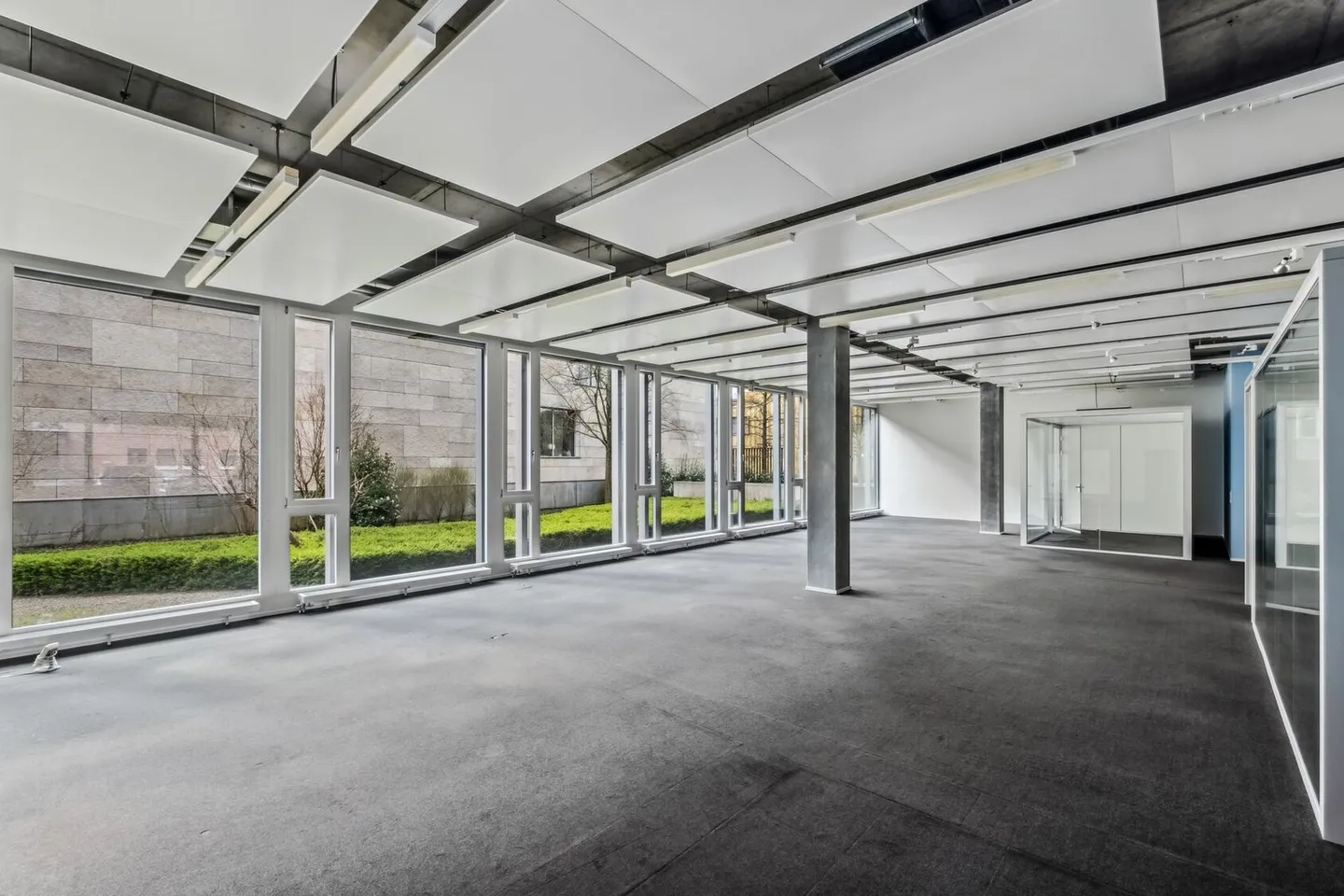 Modern Ground Floor Space in High-Quality Office Building in Steinhausen - Photo 5 of 7