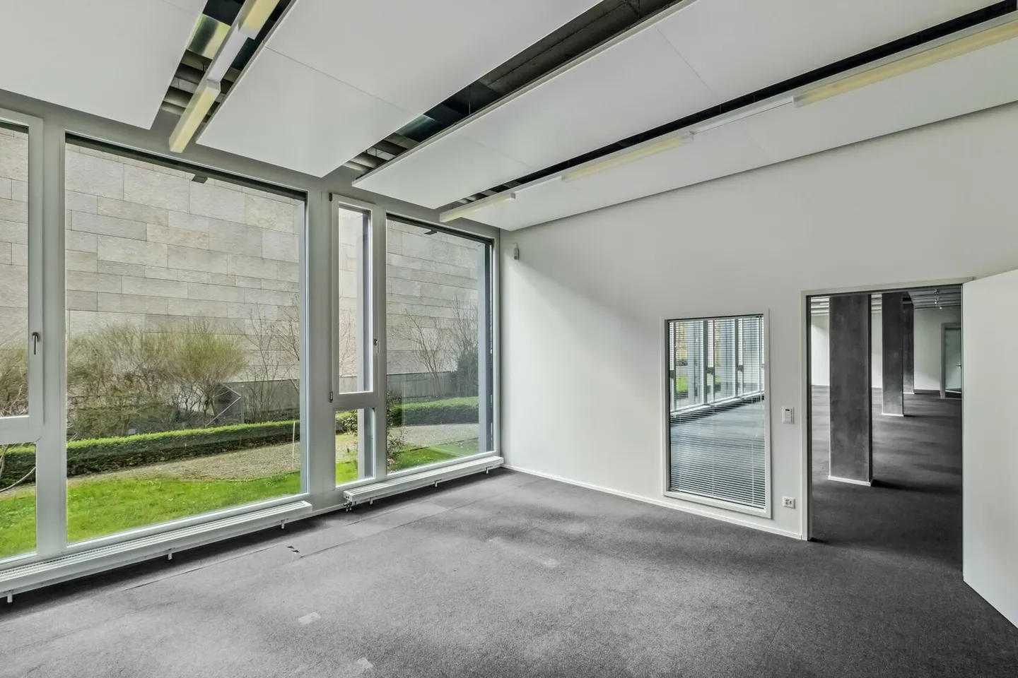 Modern and bright office space in Steinhausen - ready for immediate occupancy - Photo 8 of 9