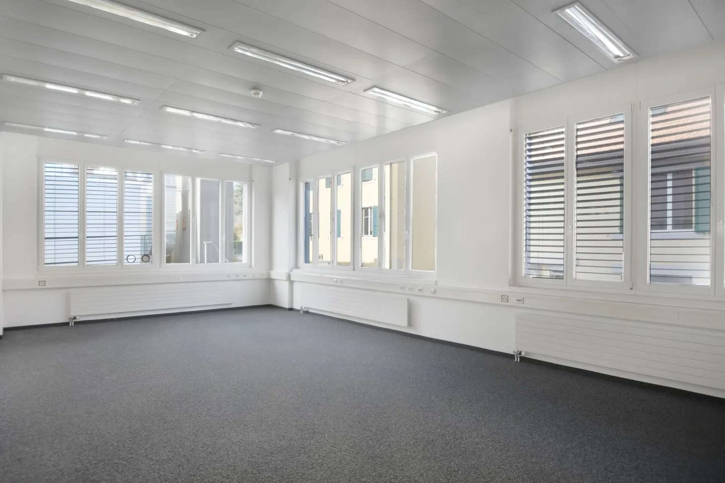 Office/Workshop 185 m2 – Near Highway and Traffic - Photo 4 of 8