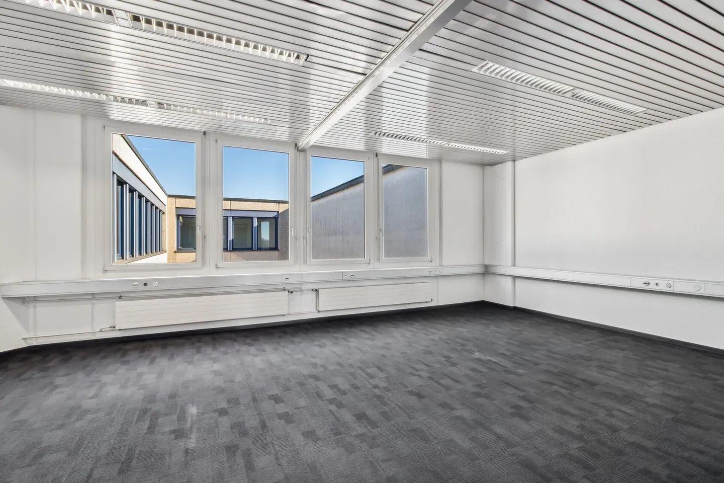 Top of Dietikon – Your office space with spectacular views! - Photo 4 of 5