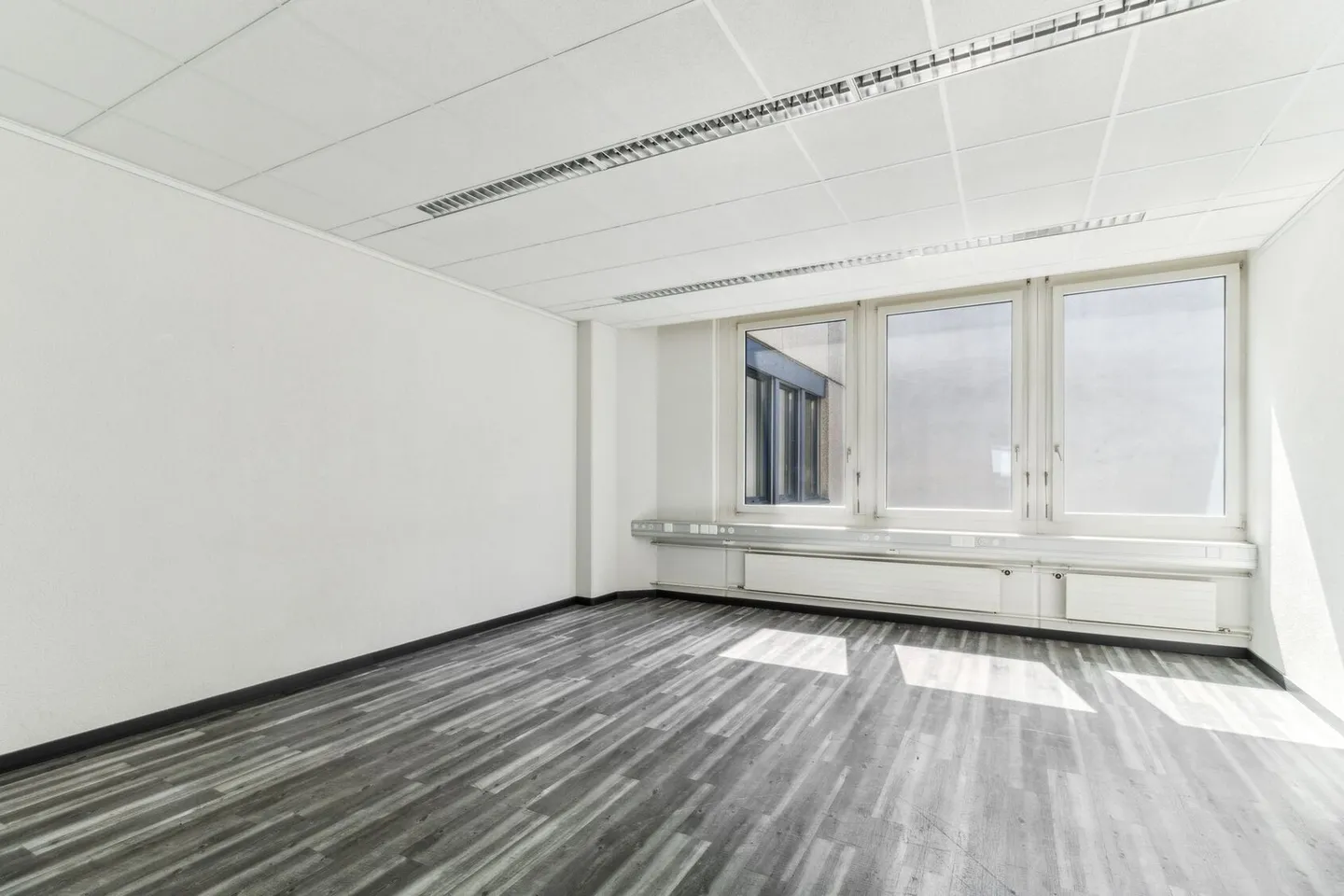 Votre nouvel espace professionnel au 5ème étage – aménagé et inondé de lumière ! - Photo 5 sur 6
