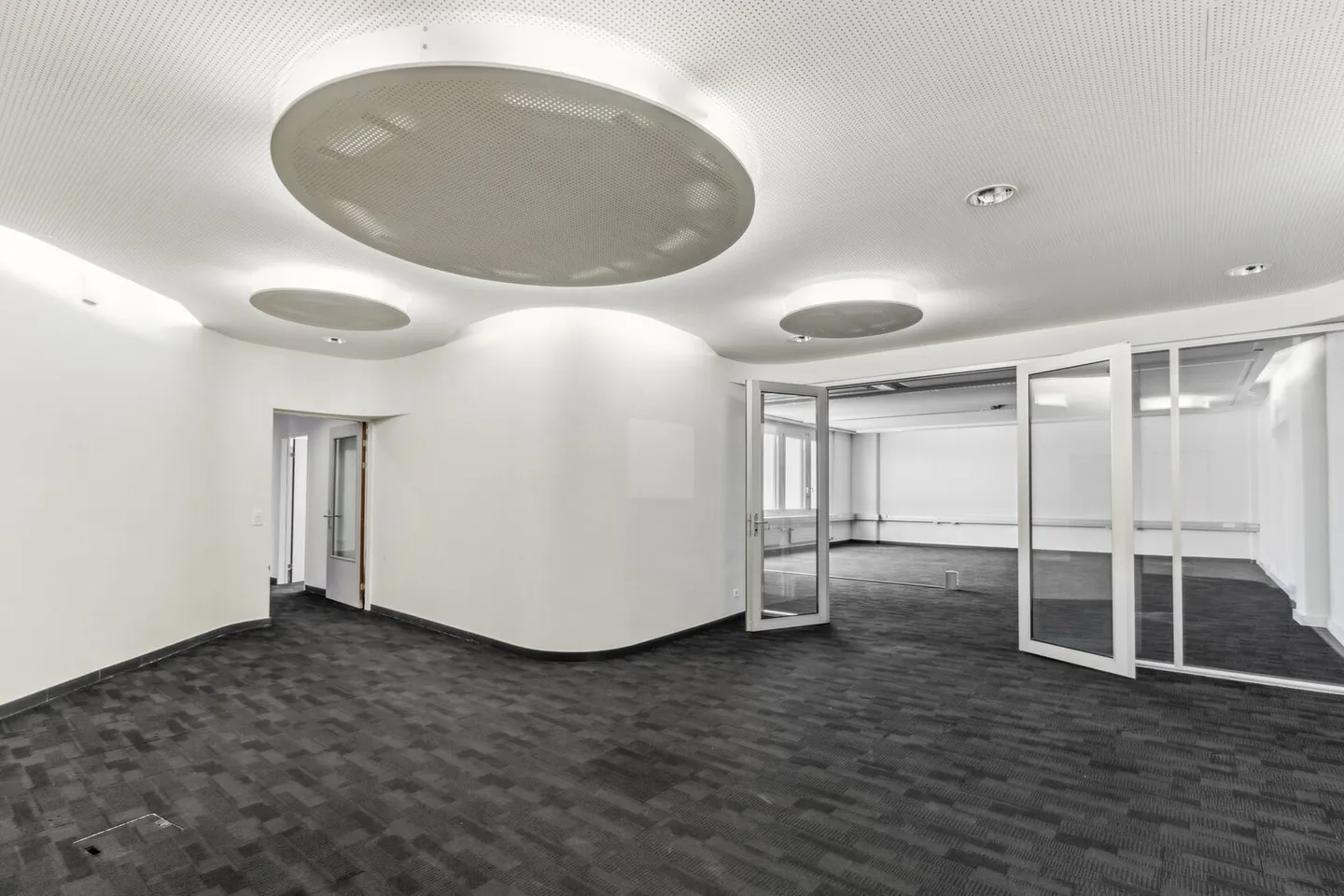 Votre nouvel espace professionnel au 5ème étage – aménagé et inondé de lumière ! - Photo 1 sur 6