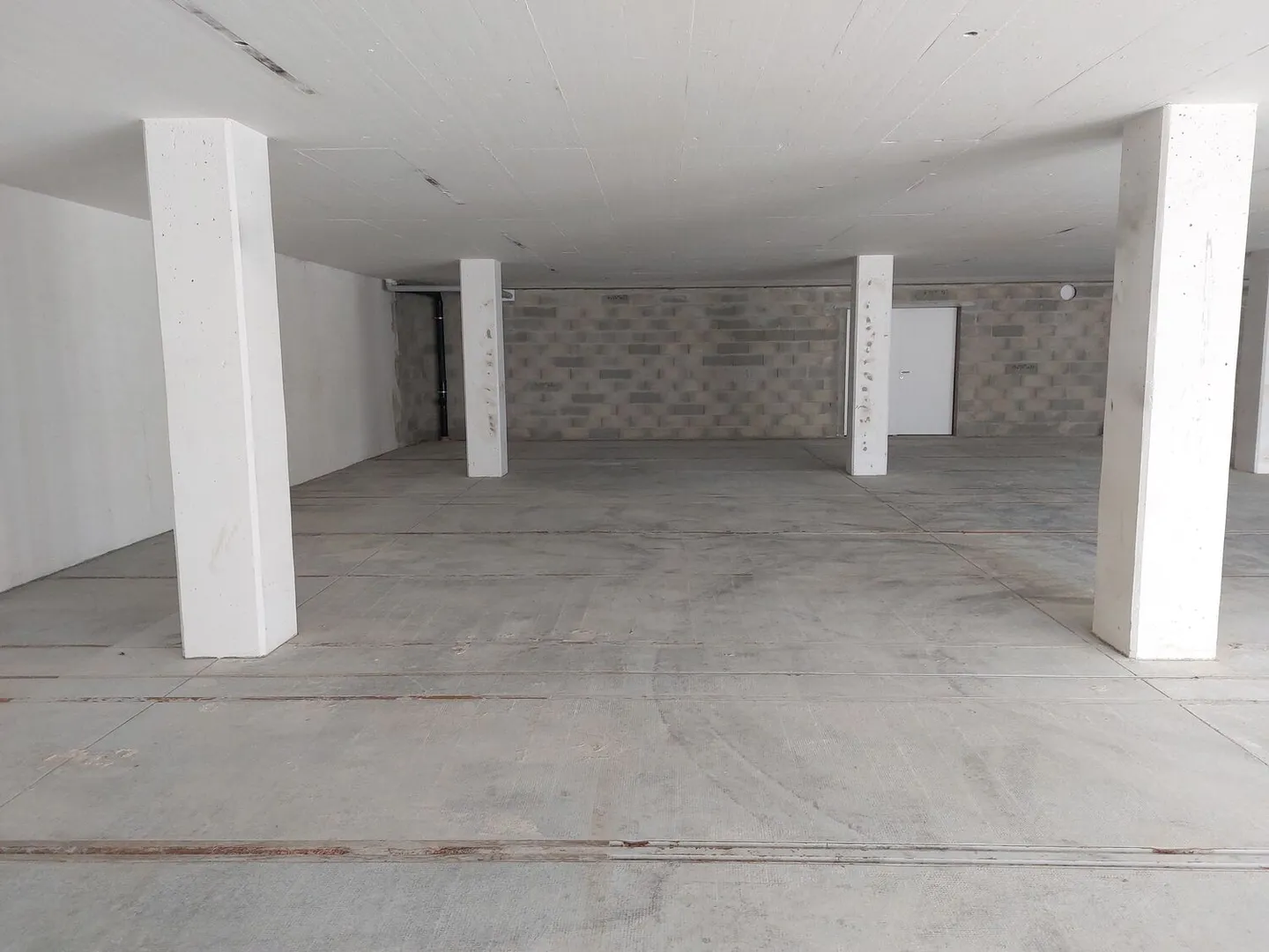 Workshop/Office 150 m2 to Measure – Near Amenities and Transport - Photo 3 of 4