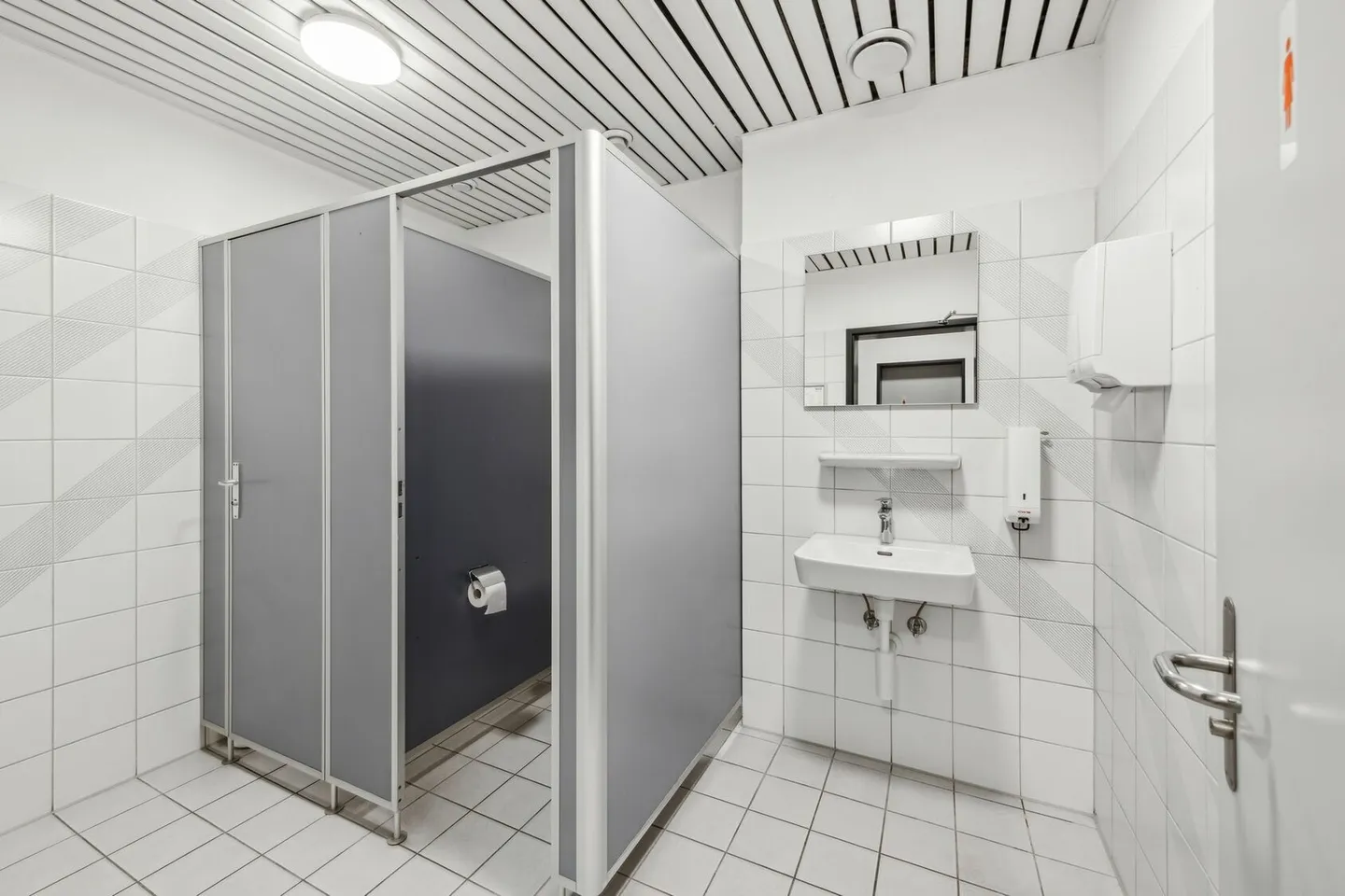 Storage space in a prime location directly on the A1 - ideally accessible - Photo 8 of 9