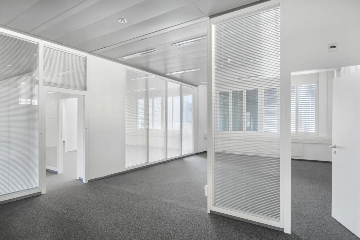 Office/Workshop 378 m2 - Near Highway and Traffic - Photo 5 of 13