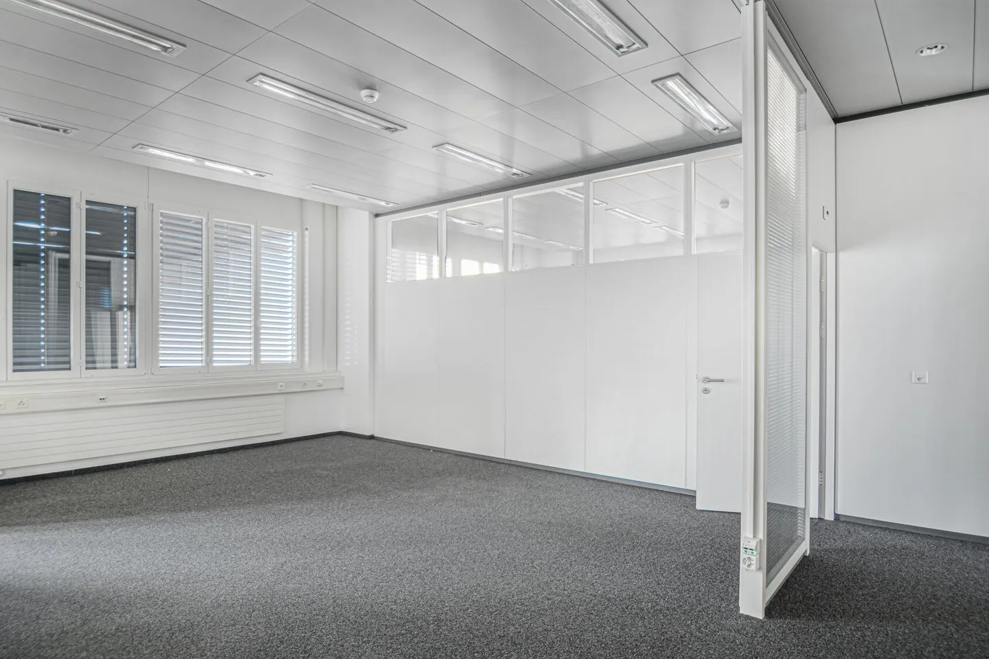 Office/Workshop 378 m2 - Near Highway and Traffic - Photo 4 of 13