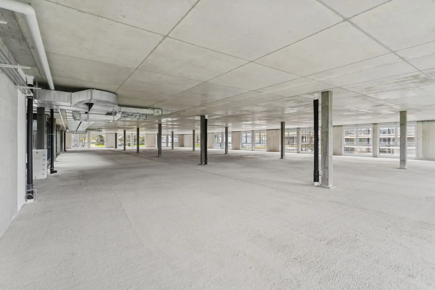 New in Gland – Large Business and Industrial Area / 1,200m2 - Photo 5 of 10