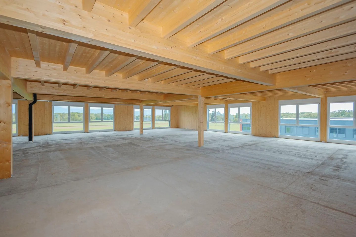 New in Gland – Large Administrative Building – Office / 1,200m2 - Photo 7 of 9
