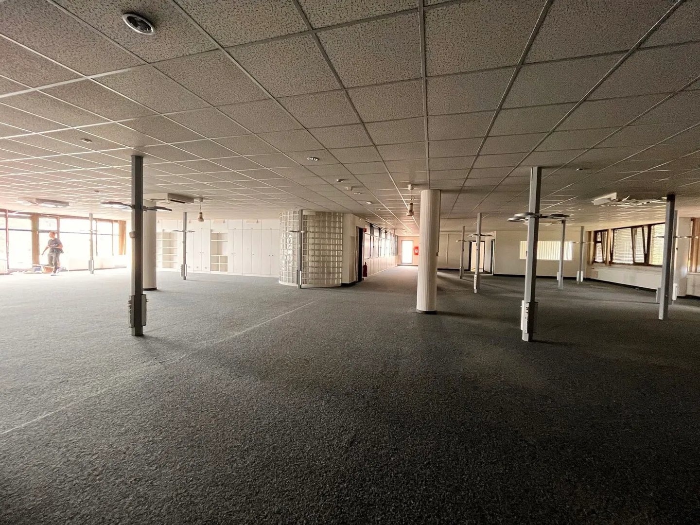 Area di 605 m2 - Contratto di affitto flessibile - Foto 2 di 3