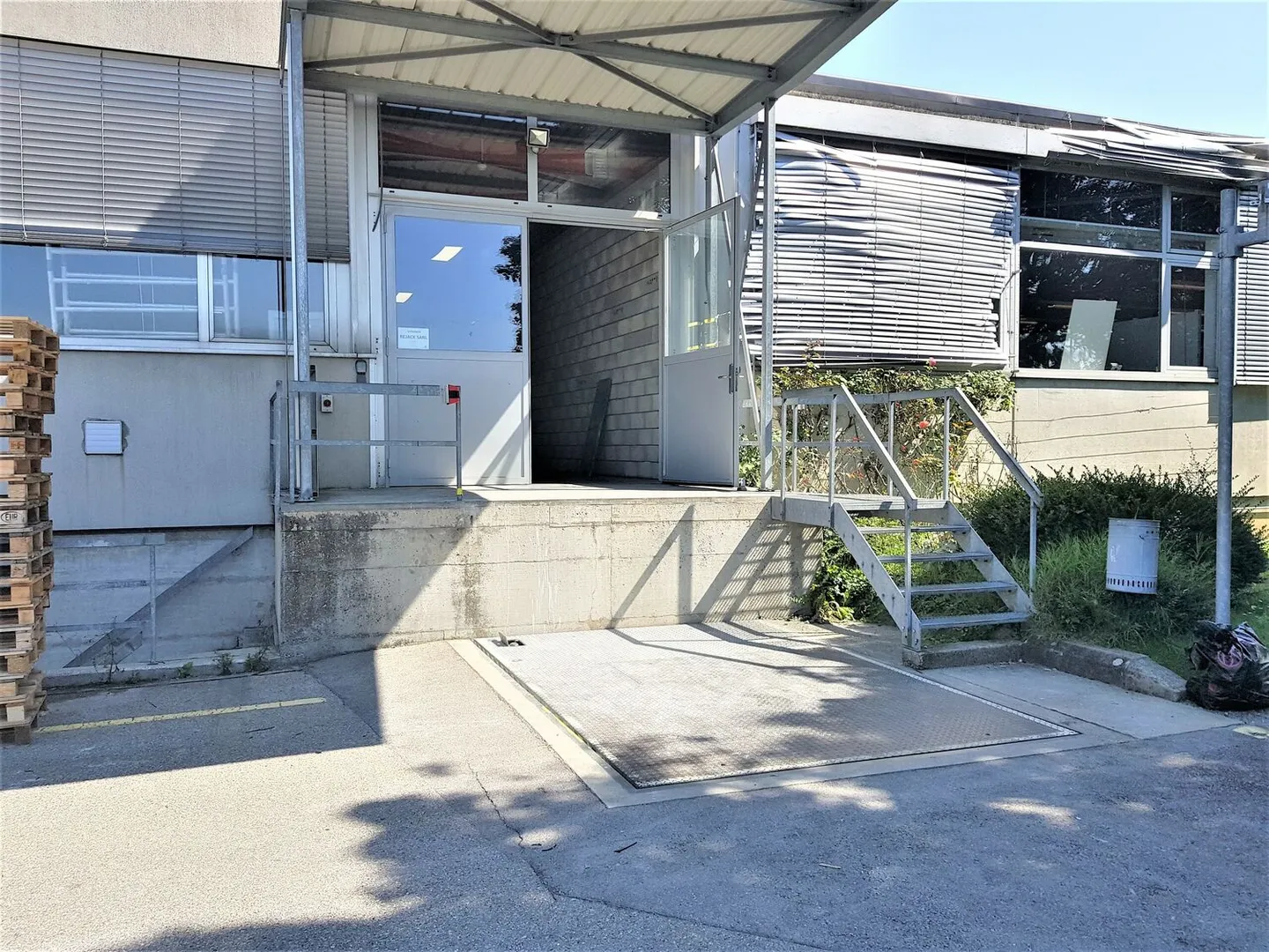 Modular Space - Close to Amenities - Free Apartment - Photo 3 of 3