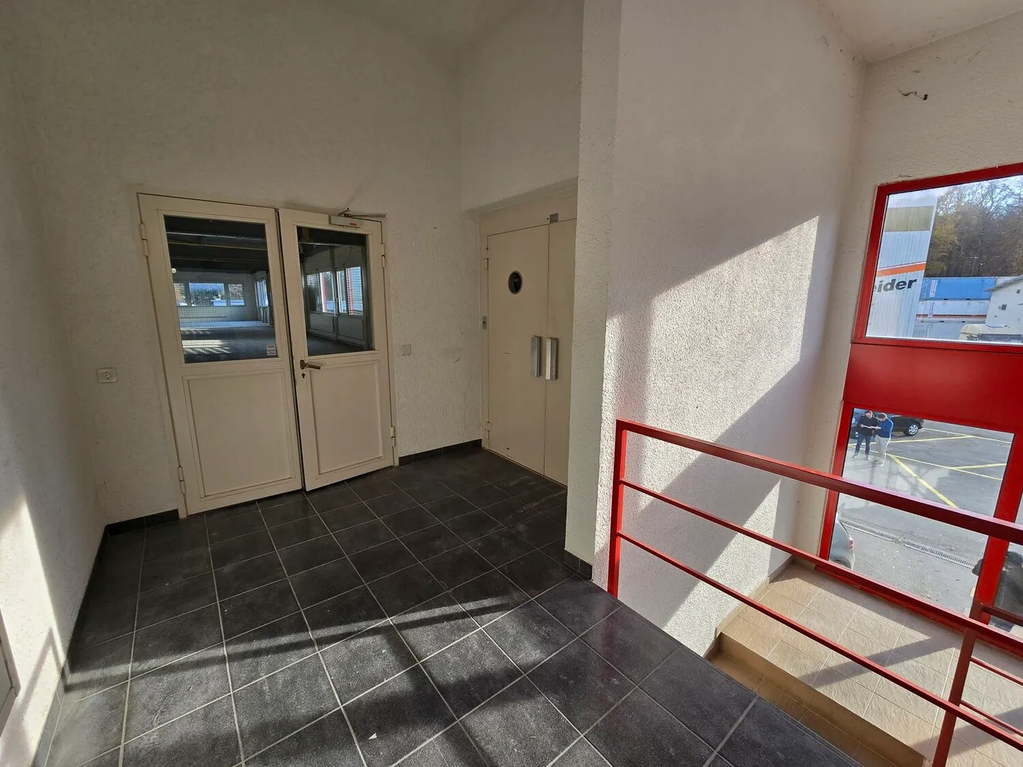 Fläche von 555m2 - Showroom - Büros oder Räume - Photo 5 of 6
