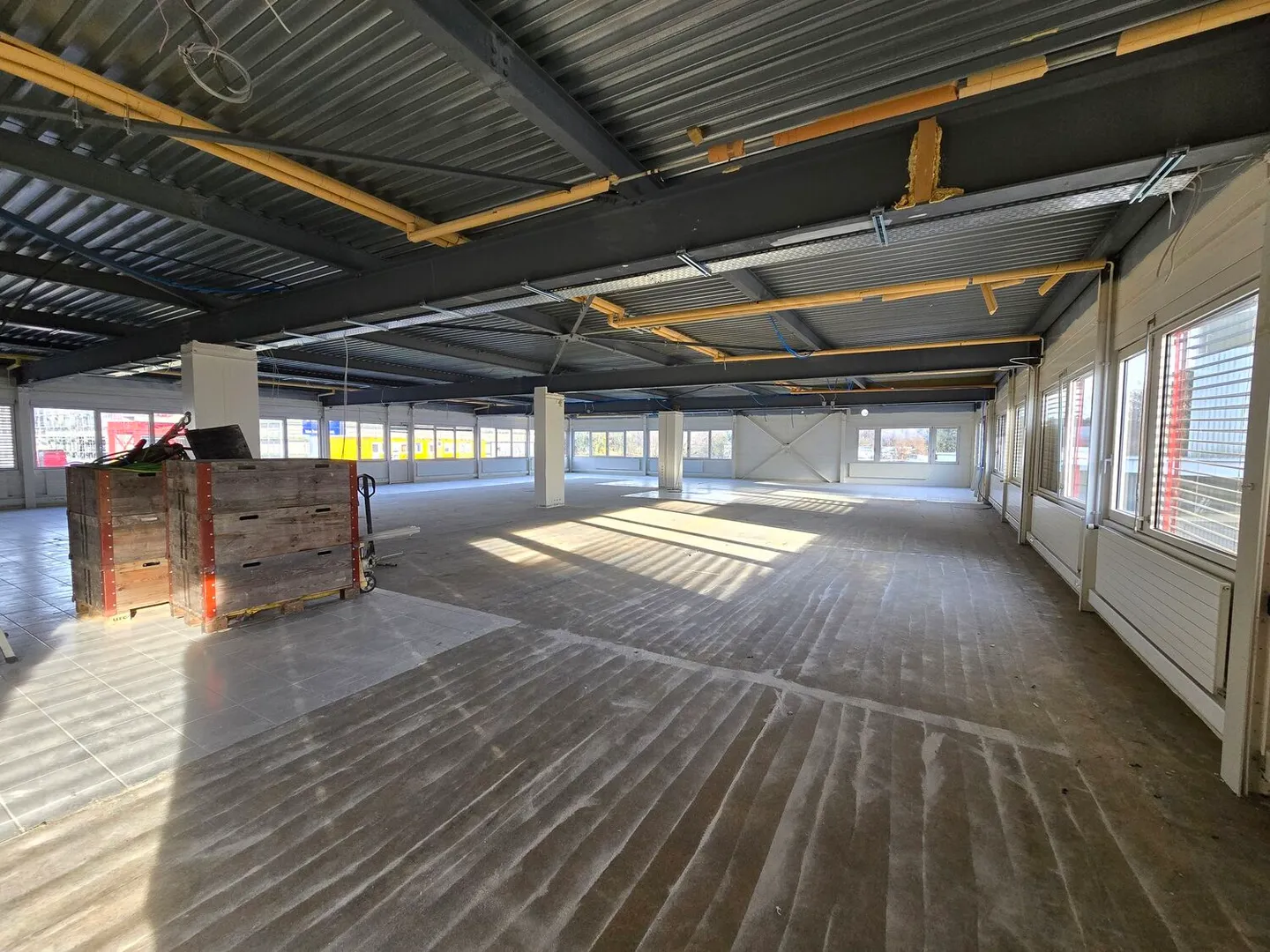 Fläche von 555m2 - Showroom - Büros oder Räume - Photo 3 of 6