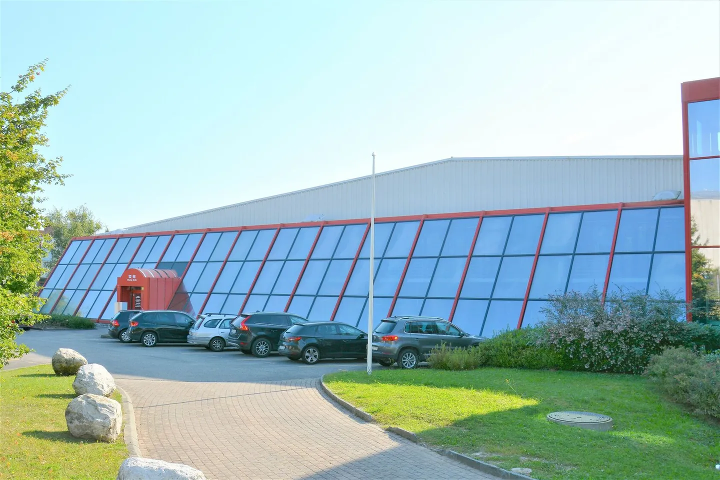 Opportunity - In the Heart of the Champ-Colin Business Area - Beautiful Area of 116 m2 - Photo 1 of 3