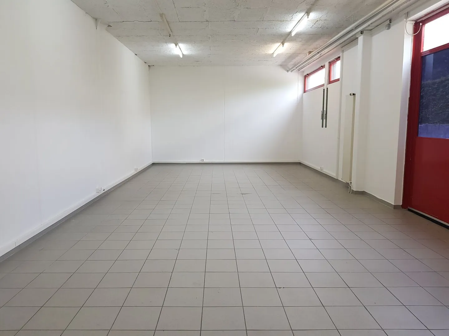 Mixed Area Warehouse / Office / Showroom - Flexible Rent - Photo 5 of 8