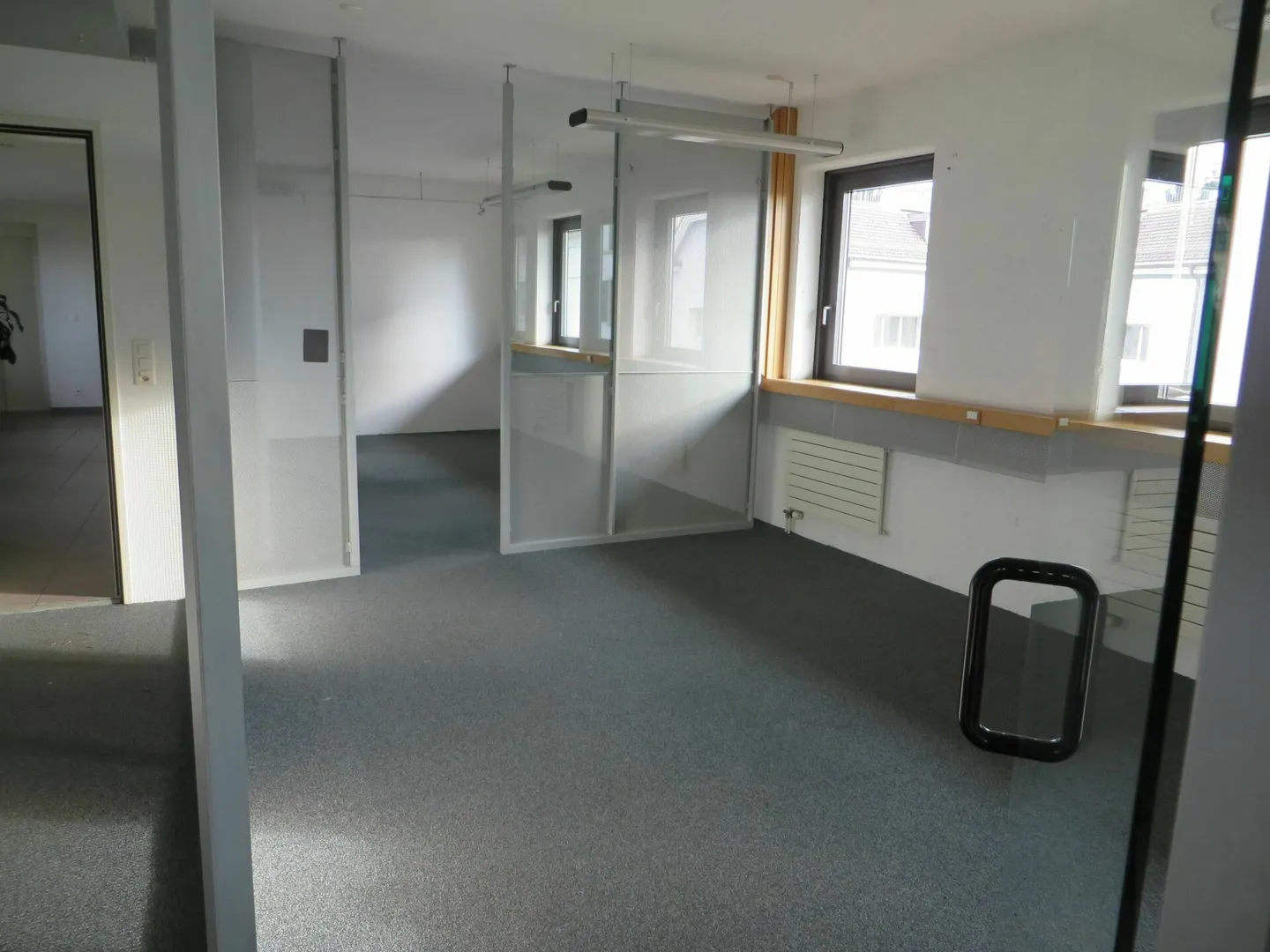 Votre nouvel espace de bureau directement à la gare de Rüti ZH - Photo 6 sur 9