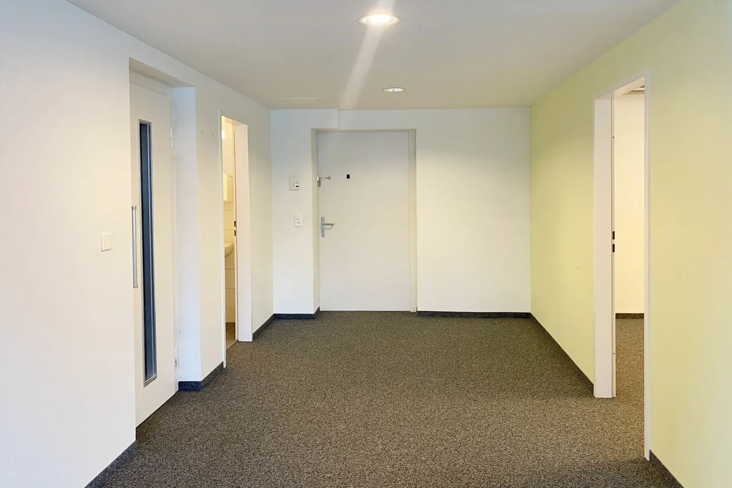 Espace de bureau près de la place centrale - Photo 4 sur 11