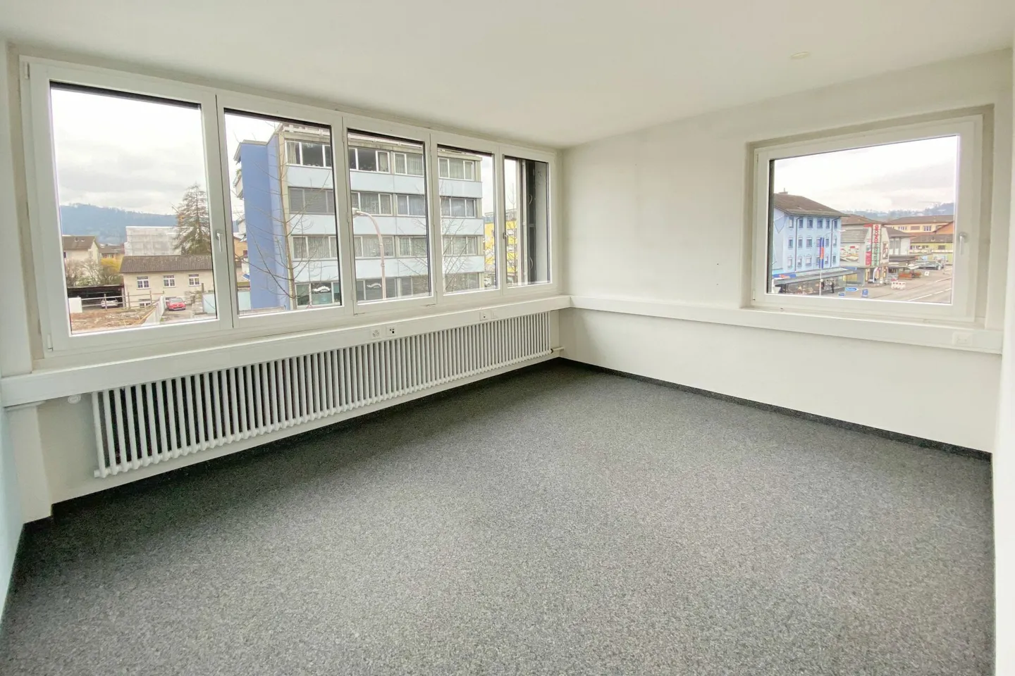 Espace de bureau près de la place centrale - Photo 8 sur 11