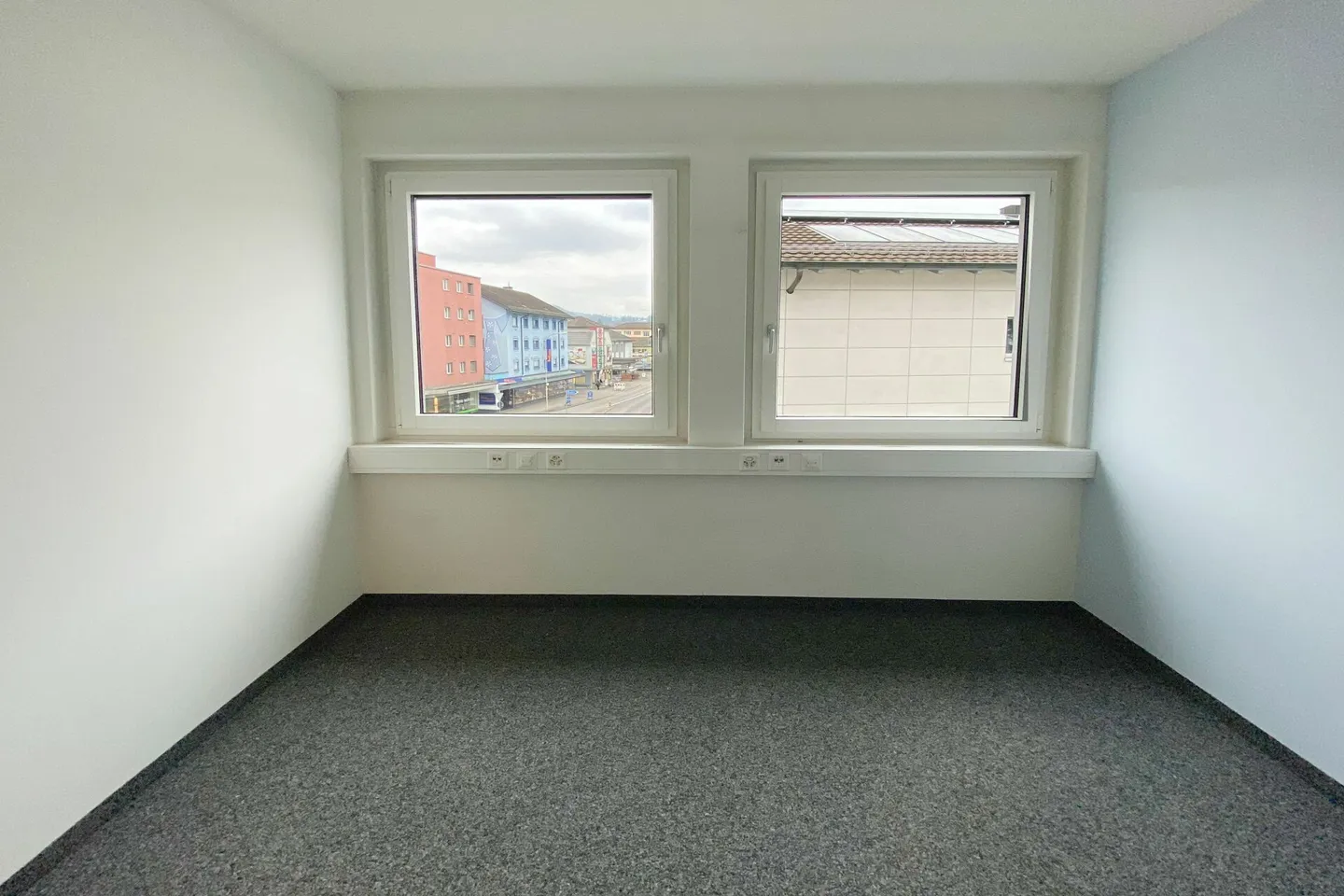 Espace de bureau près de la place centrale - Photo 7 sur 11