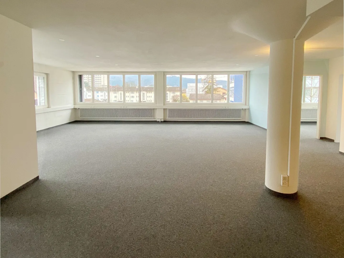 Espace de bureau près de la place centrale - Photo 5 sur 11