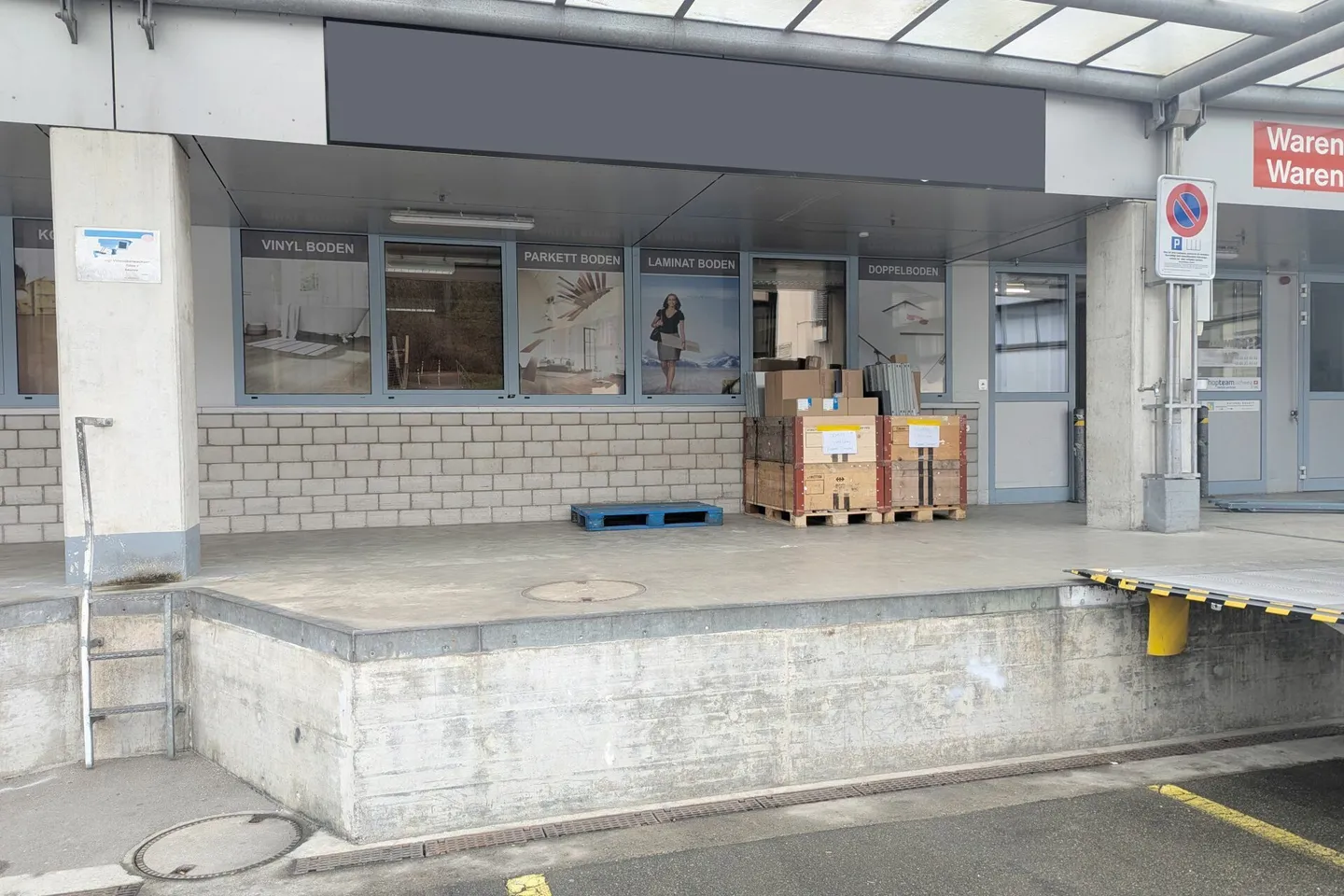 Commercial space directly at the loading ramp - Photo 7 of 8