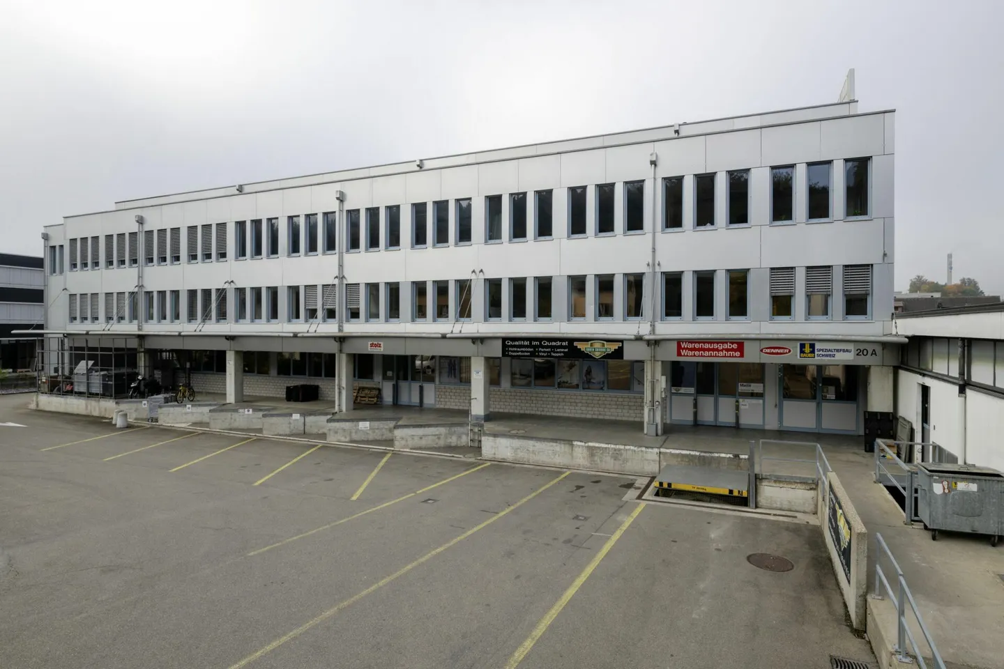 Commercial space directly at the loading ramp - Photo 2 of 8