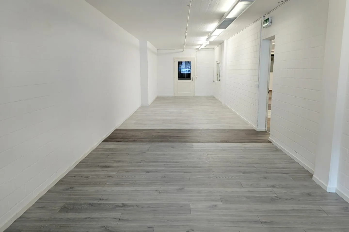 Commercial space directly at the loading ramp - Photo 6 of 8