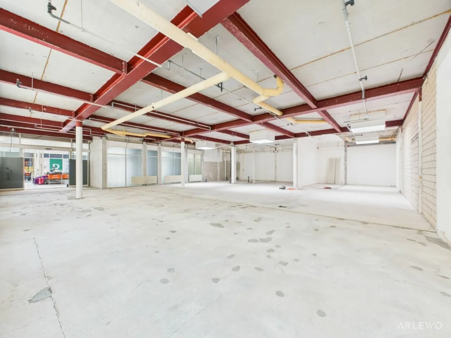 Attractive commercial space in Neudorf-Center Cham - Photo 1 of 8