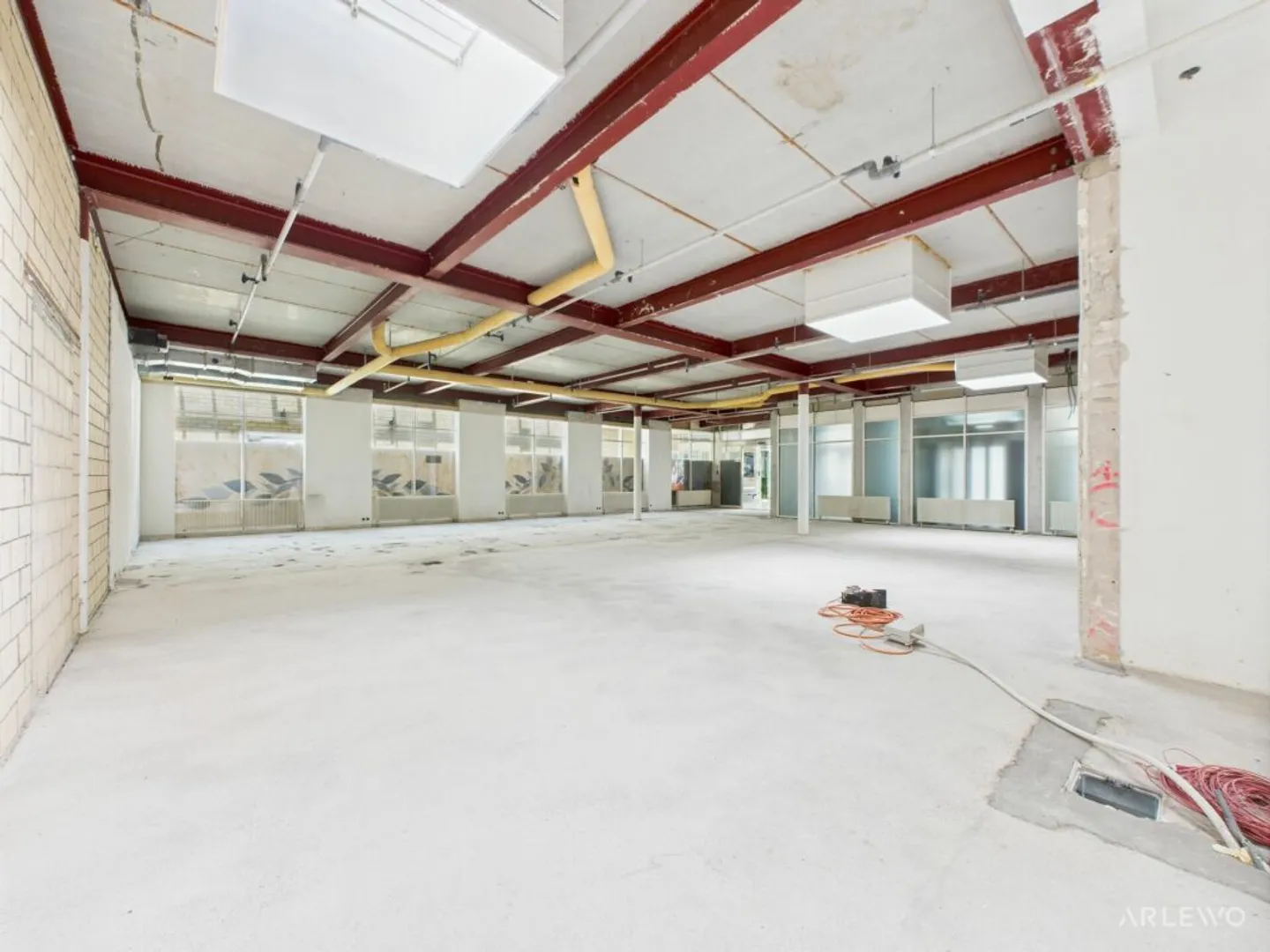 Attractive commercial space in Neudorf-Center Cham - Photo 2 of 8