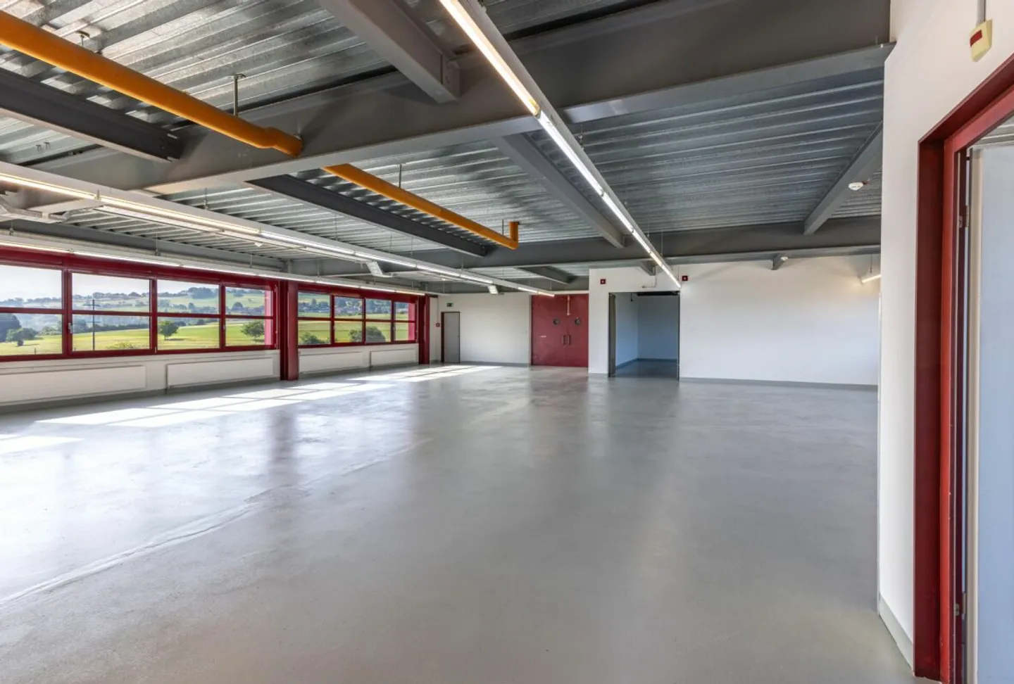 Spazio di stoccaggio ottimale: Hall di 157 m² al 2° piano con ascensore per merci diretto - Foto 2 di 5