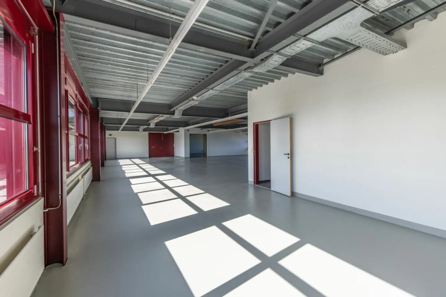 Spazio di stoccaggio ottimale: Hall di 157 m² al 2° piano con ascensore per merci diretto - Foto 1 di 5