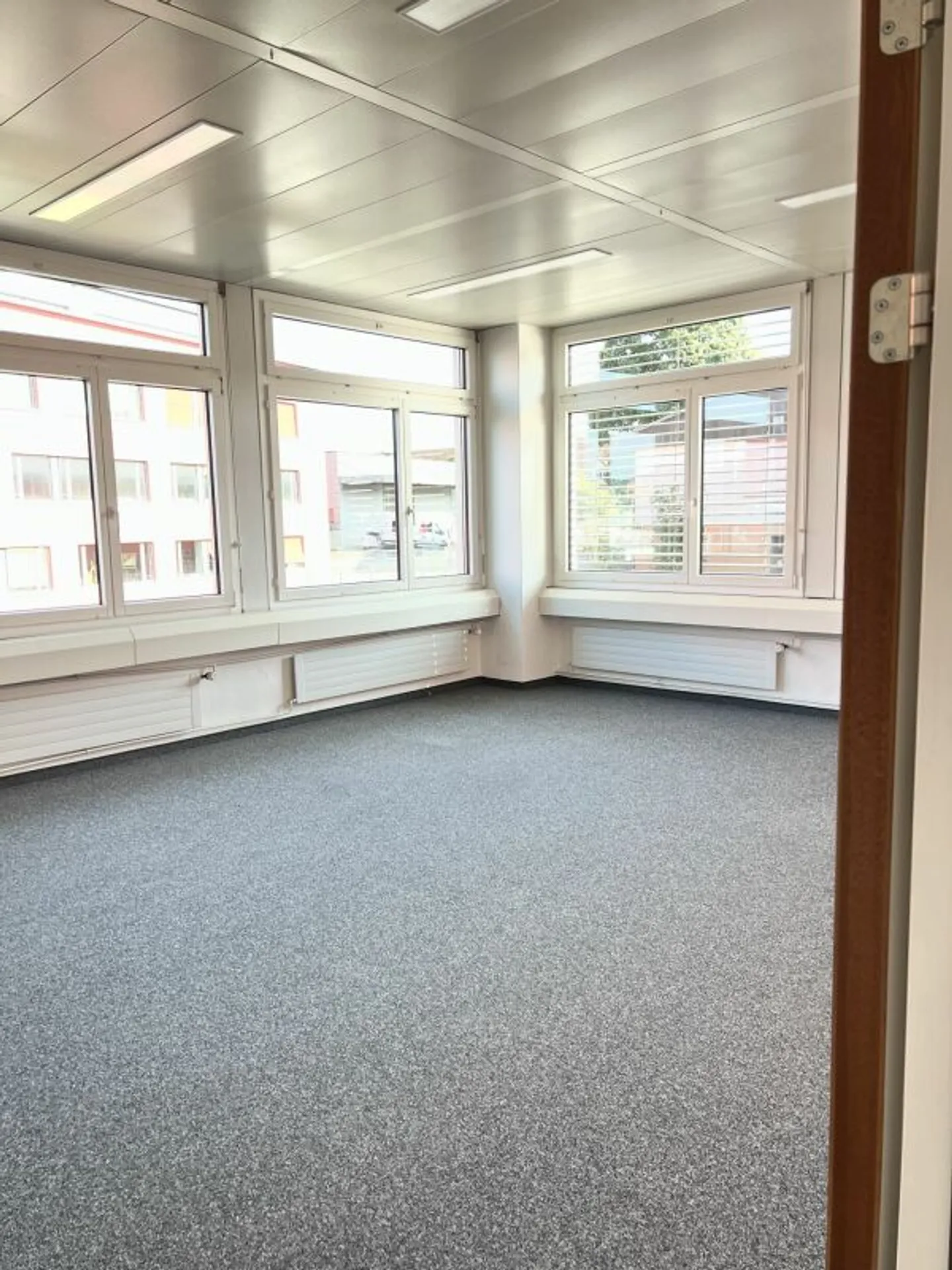 Geräumige Bürofläche zu vermieten - Foto 2 von 6