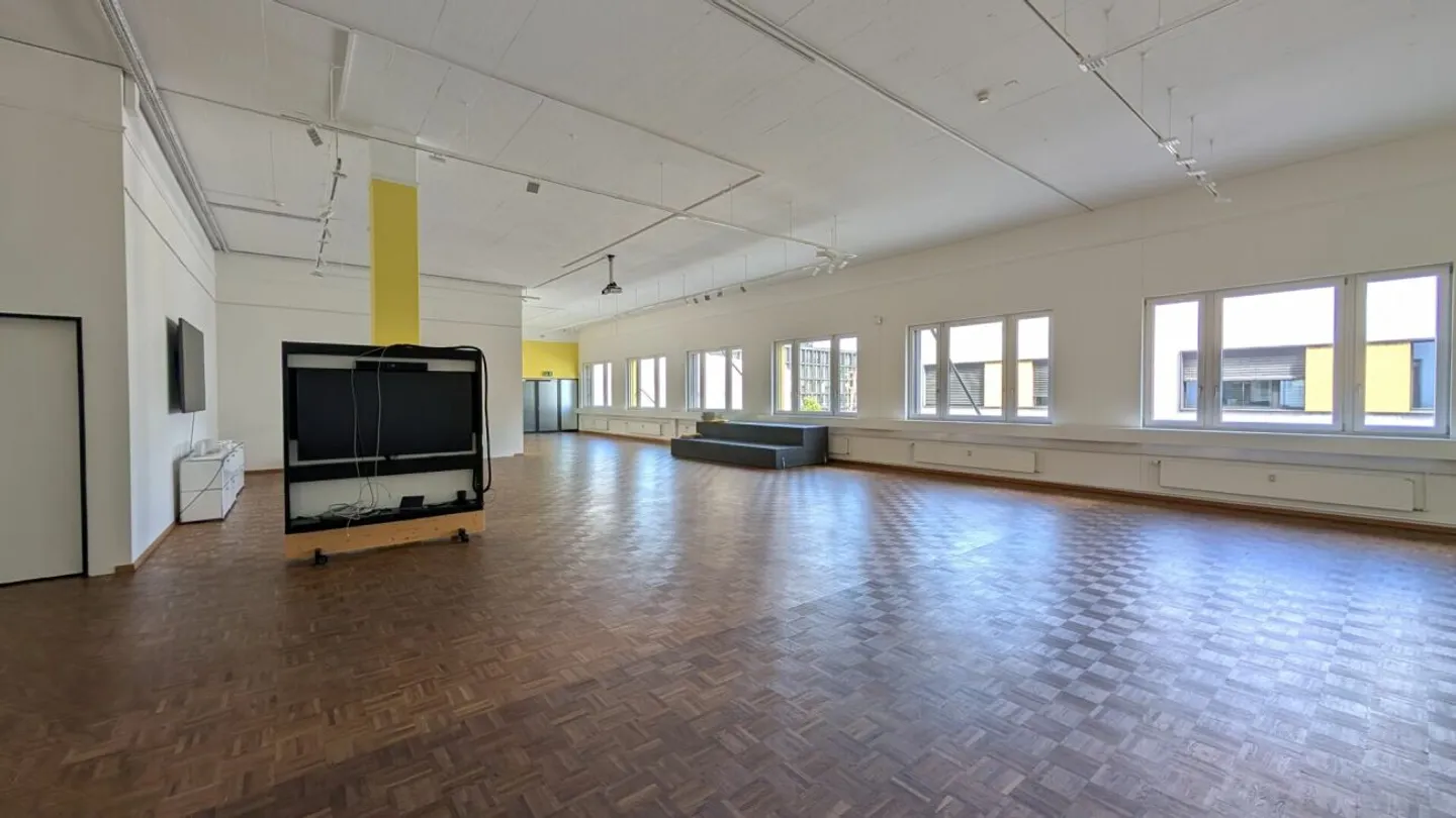 Representative office space with two small offices and modern kitchen - Photo 11 of 13