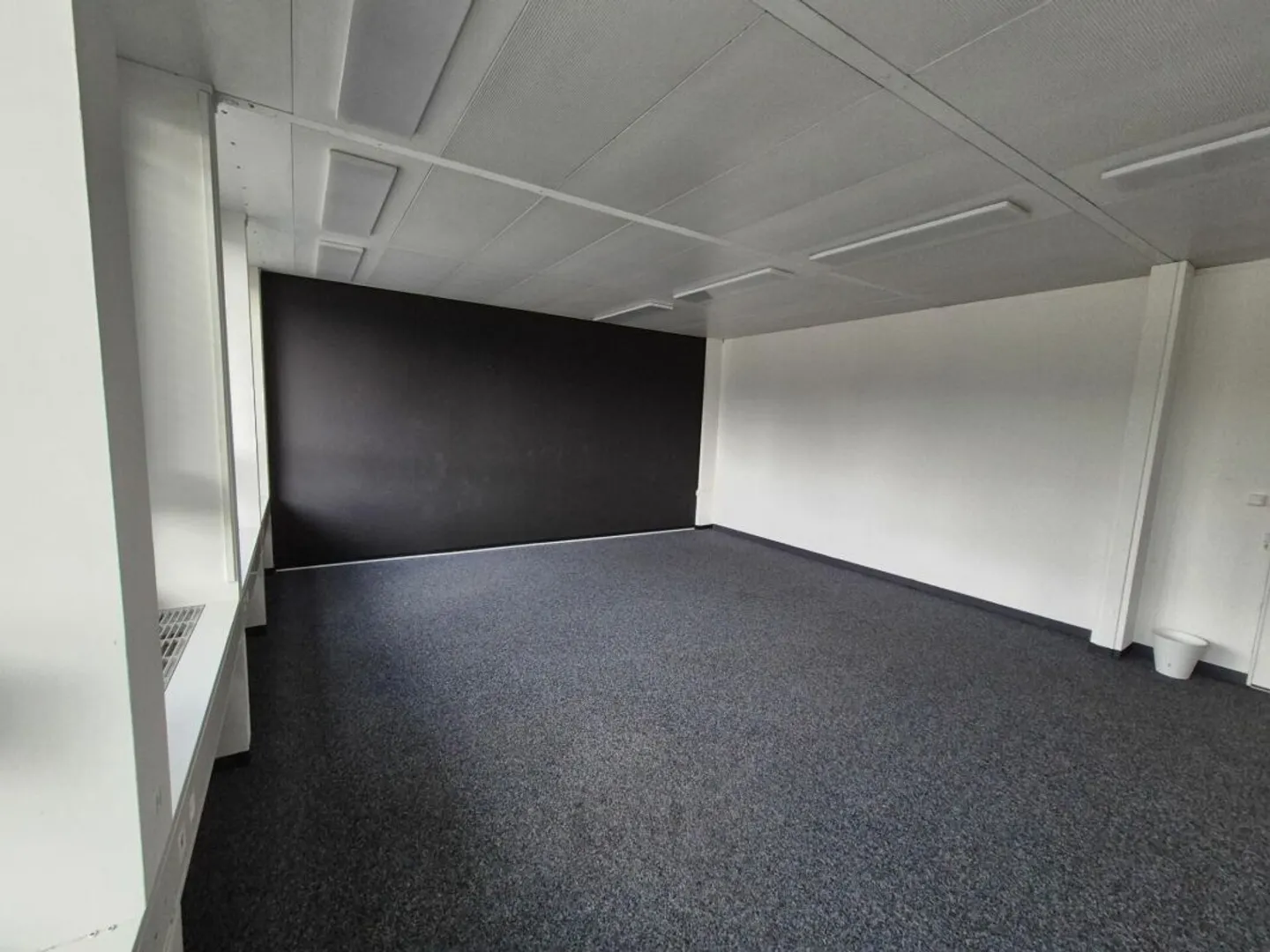 Ufficio luminoso e spazioso (74,5 m²) nel parco industriale Buss di Pratteln - Foto 2 di 7
