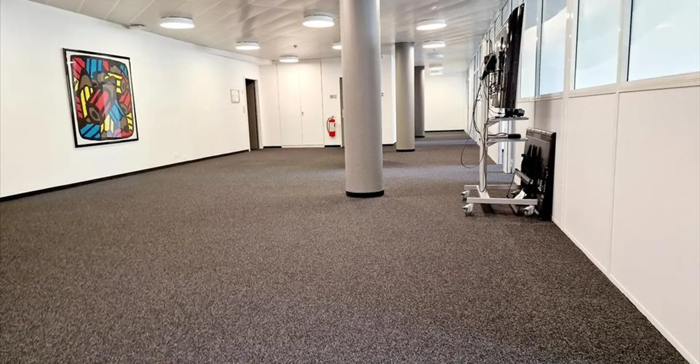 Office 8 rooms - Photo 1 of 6
