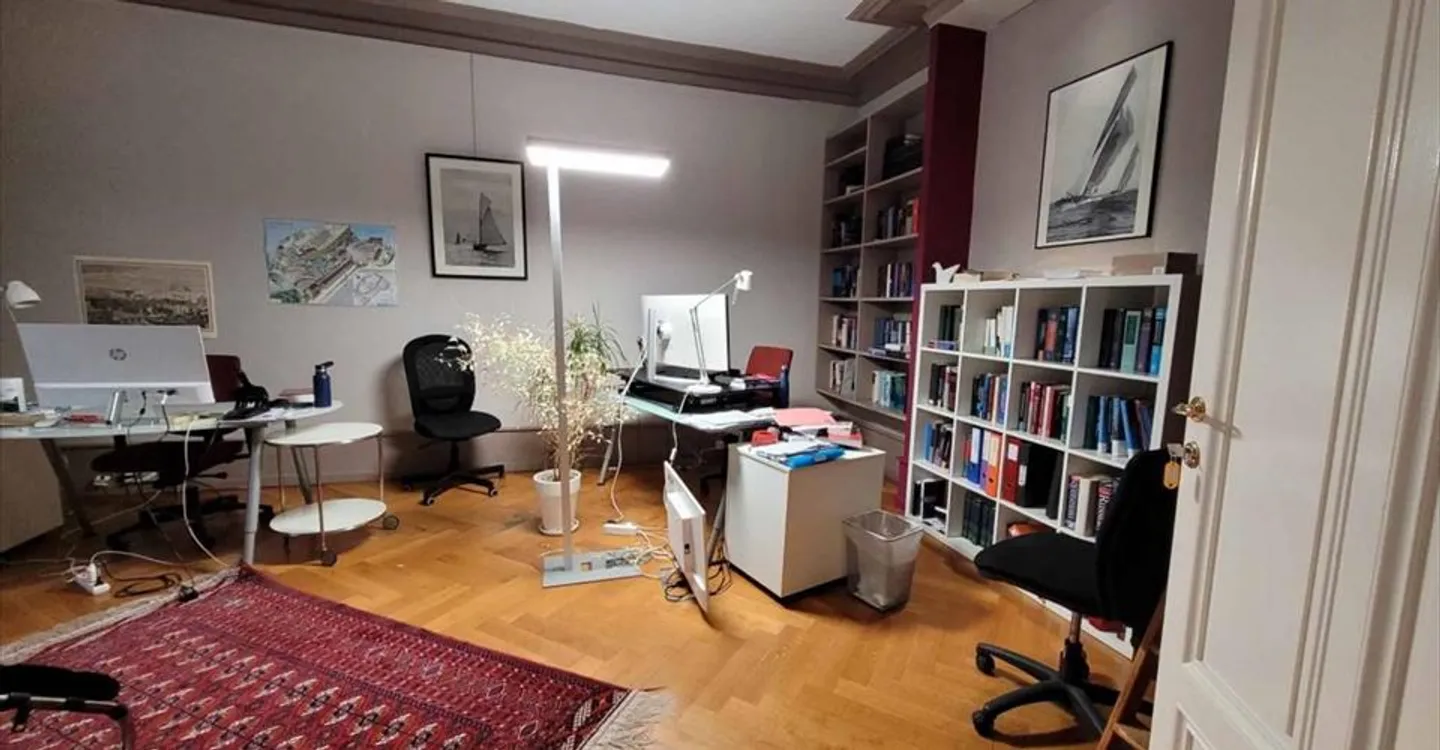 Bureau rénové au centre-ville - Photo 5 sur 8