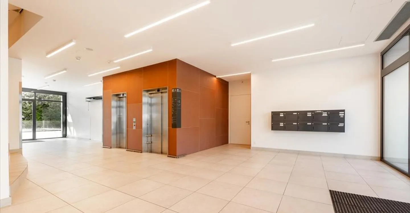 Bureau Moderne à Lancy - Photo 5 sur 11