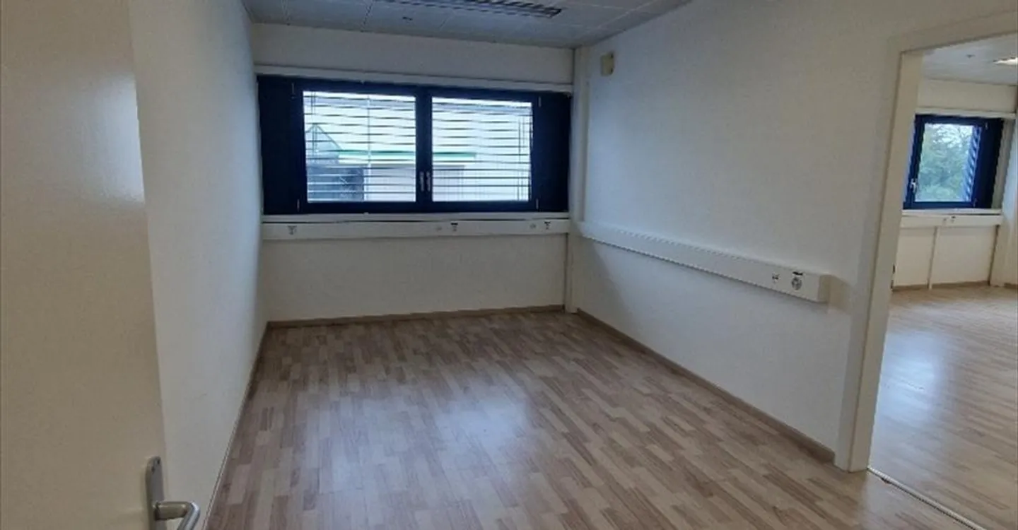 Office 7 rooms - Photo 3 of 8